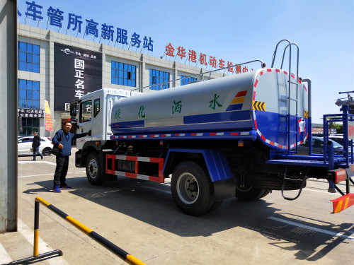 多功能灑水車報價 多功能灑水車報價