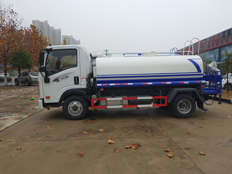 城市用的灑水車多少錢一臺(tái)-城市用的灑水車多少錢-湖北程力 城市用的灑水車多少錢一臺(tái)-城市用的灑水車多少錢-湖北程力