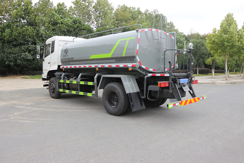 十二方的灑水車 十二方的灑水車